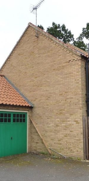 2 bedroom property to rent - Photo 1