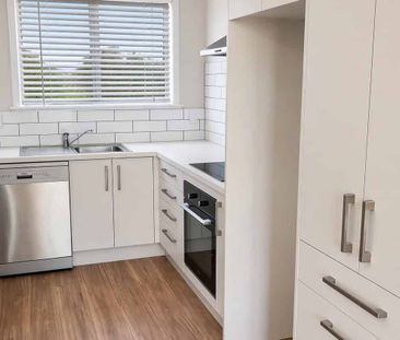 Redecorated, Two Bedroom Unit In Ham East - Photo 4