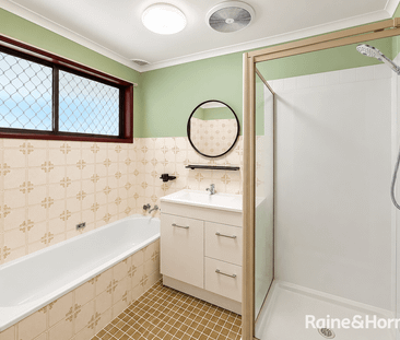 SPACIOUS FAMILY HOME! - Photo 4