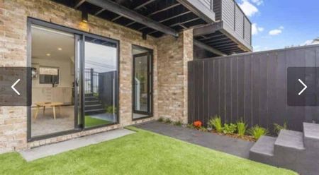 Charming 2-Bedroom Townhouse with Balcony, Cozy Ga - Photo 3