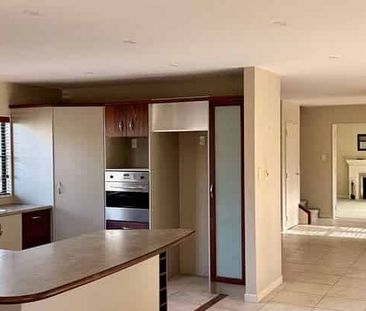 Spacious 4-bed well-presented family home - Photo 3