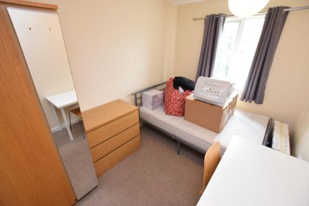 6 bedroom semi-detached house to rent - Photo 2