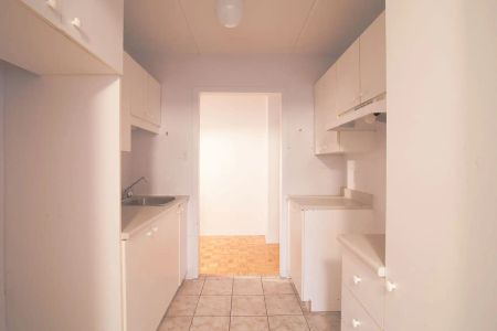 St. Lambert — 2 Bedroom - unit 309 - Photo 2