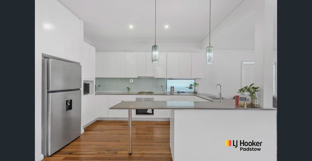 Stylish Contemporary Home Offering Space, Quality & Convenience - Photo 1