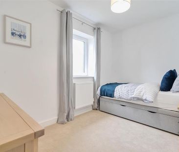 3 bedroom end of terrace house to rent - Photo 1