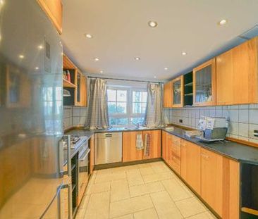 Freistehendes Einfamilienhaus mit Garten und Sonnenbalkon - Photo 6