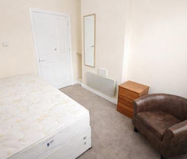 4 bedroom terraced house to rent - Photo 2