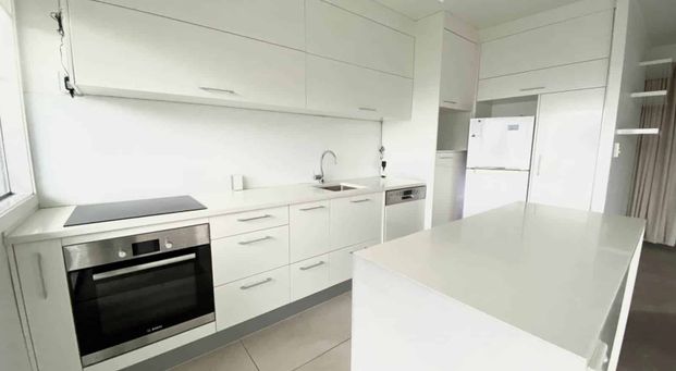 Serene on St Stephens - Photo 1