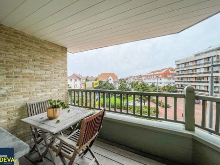 Zonnig hoekappartement gelegen op de Koningslaan met open zicht , nabij het Rubensplein en de Zeedijk. Inpandige parking. - Foto 5