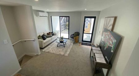 MANGERE BRIDGE, 4 BEDROOMS - Photo 3