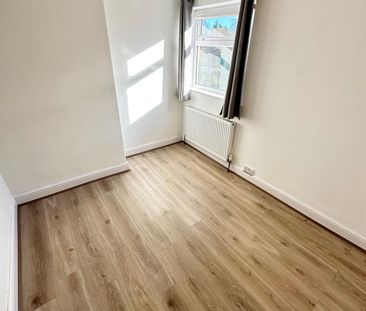 2 bedroom semi-detached house to rent - Photo 2