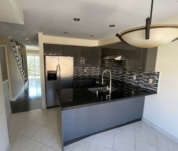 For Lease - 5030 Heatherleigh Avenue Unit# 77, Mississauga, Ontario - Photo 3