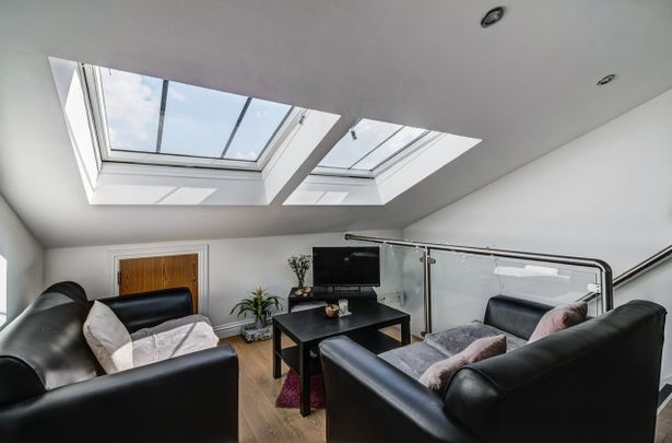 3 Bed End Terrace, Stonemasons Close, L7 - Photo 1