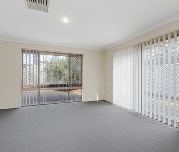 Family home in quiet location - Photo 4