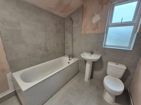 2 Bed Terraced House, Pevensey Road, E7 - Photo 5