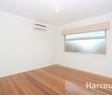 Spacious Stunning Townhouse! - Photo 4