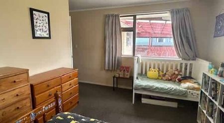 Feilding - Three Bedroom - Photo 4