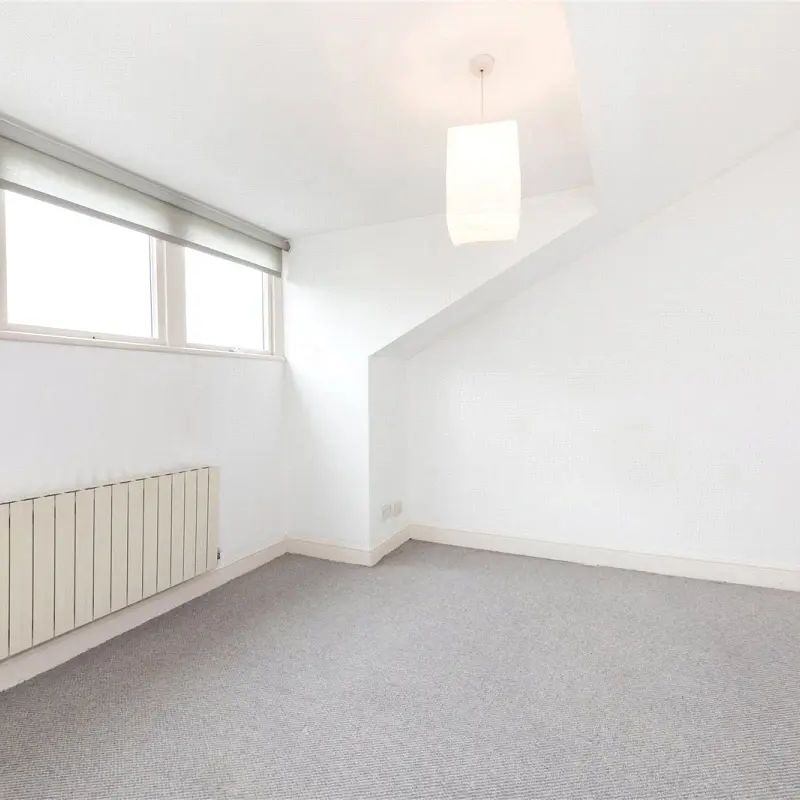 1 bedroom flat in Belsize Park - Photo 1