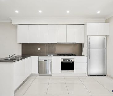 PRIVATE AND SPACIOUS TOWNHOUSE WITH PARKING FOR 2 CARS! - Photo 6