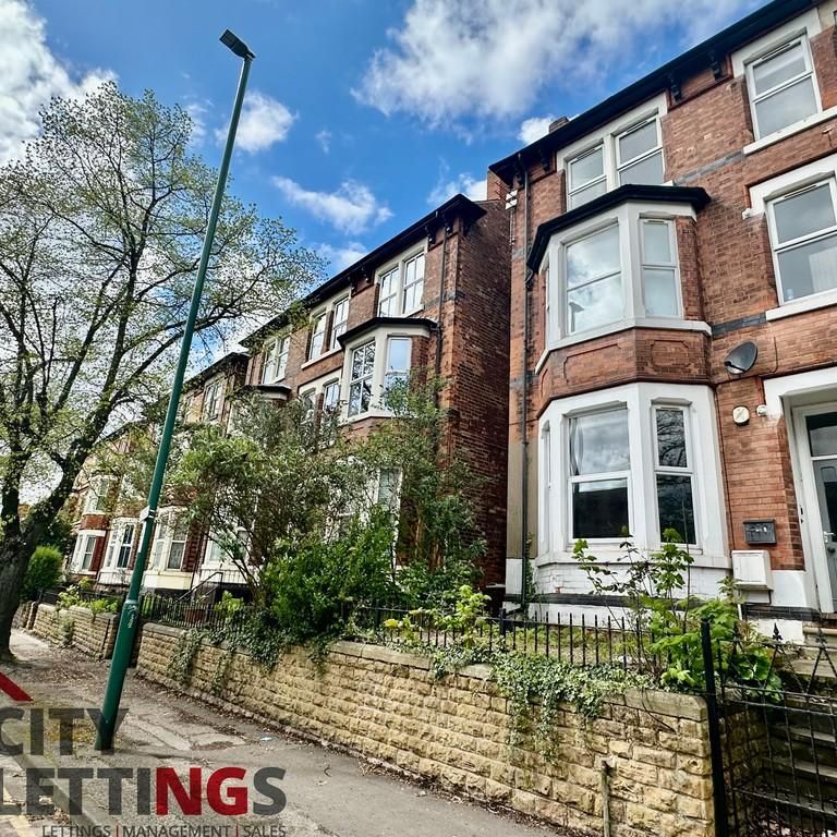 1 bedroom in a flat share to rent - Photo 1