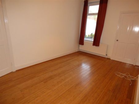 2 bed flat to rent in Tosson Terrace, Heaton - Photo 3
