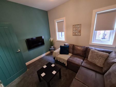 1 bedroom in a house share to rent - Photo 2