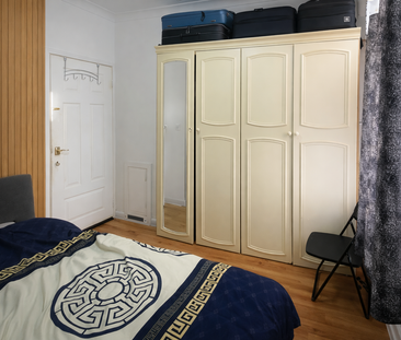 1 bedroom in a house share to rent - Photo 4