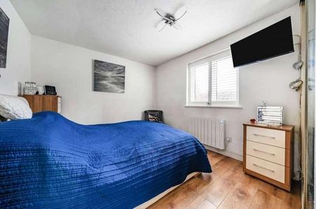 Woking, GU22 - Photo 4