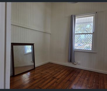 Charming 3 Bedroom Cottage - Photo 2