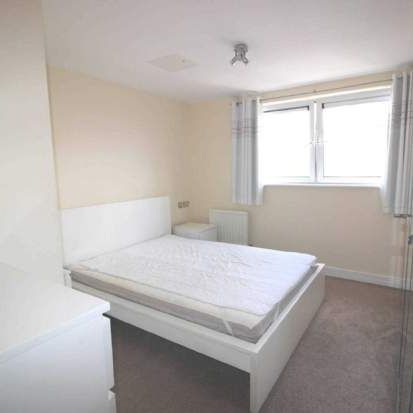 3 bedroom property to rent in London - Photo 1