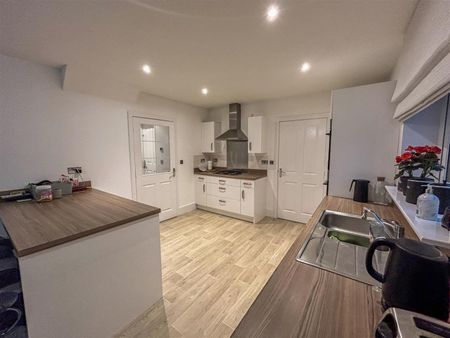 3 Bedroom House - Photo 2