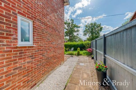 3 bedroom detached house to rent - Photo 3