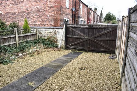 4 bedroom terraced house to rent - Photo 4