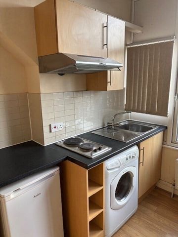 High Street, London - Photo 4