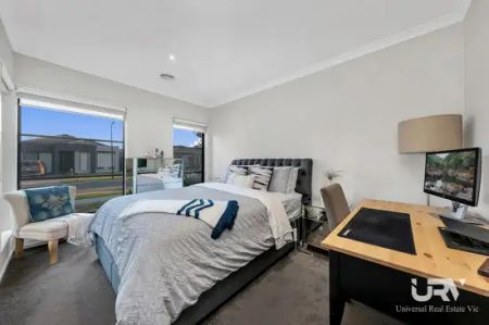 “Comfortable Living &amp; Desirable Location!” - Photo 4