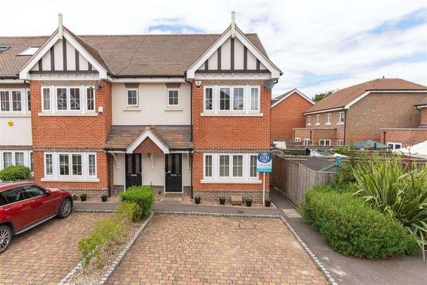 Trenchard Close, Hersham, Walton-on-thames, KT12 - Photo 1