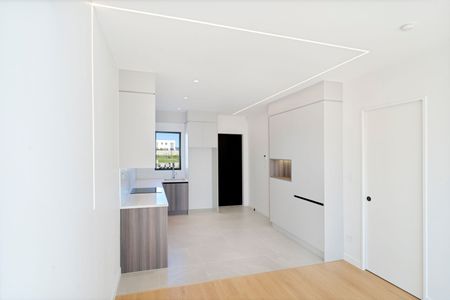 Stylish 3-Bedroom Home with Study - Photo 4