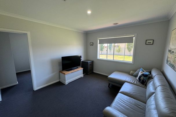 4 BEDROOM HOME IN SANCTUARY PARK! - Photo 1