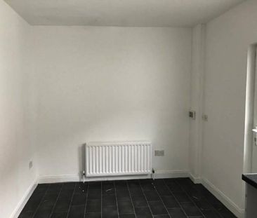 Partly Furnished 2 Bedroom Terrace - Photo 5