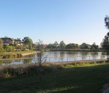 EXECUTIVE LIVING BY THE LAKE - Photo 6