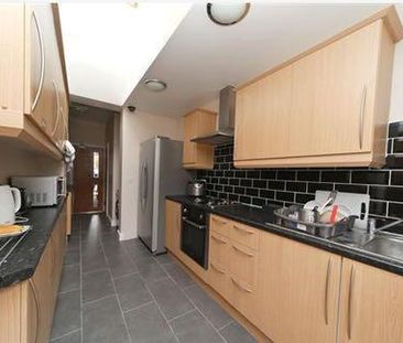 1 bedroom in a house share to rent - Photo 2