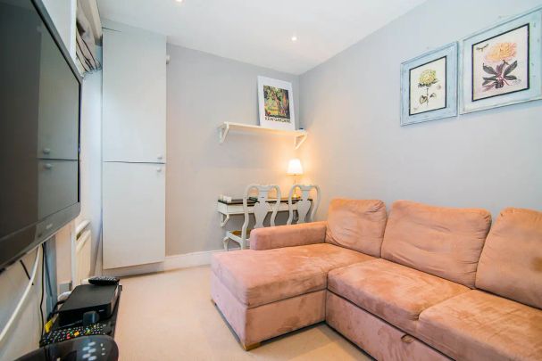 2 bedroom flat in Richmond - Photo 1