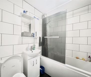 2 Luther King Close, London - Photo 5
