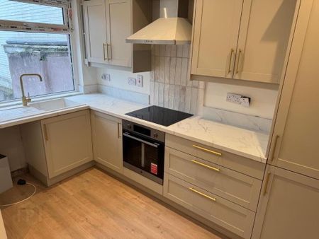 36 Waring Street, Lurgan, Craigavon, BT66 6DQ - Photo 3