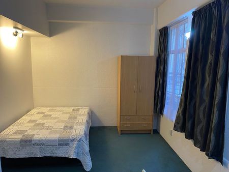 Studio apartment, Central Queen Street - Photo 5
