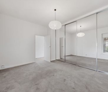 Convenient location, modern kitchen and bathroom - Photo 6