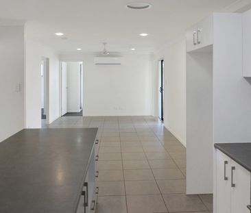Low maintenance 3 bedroom Duplex - Photo 2