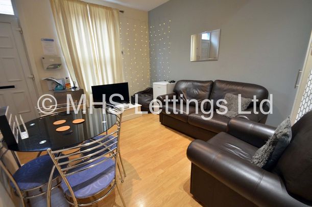 3 Bedroom Mid Terraced House for rent in Beamsley Grove - Photo 1