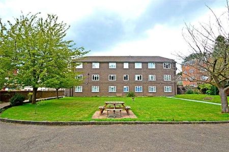 College Court, Ashburton Road, Croydon, Surrey, CR0 - Photo 2