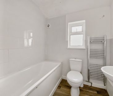 Second Floor Front, Flat 2 85 Angus Street, Cardiff CF24 3LX - Photo 3